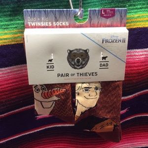 PAIR OF THIEVES DISNEY FROZEN II TWINSIES DAD + KID SOCKS COLOR: COPER AND MULTI